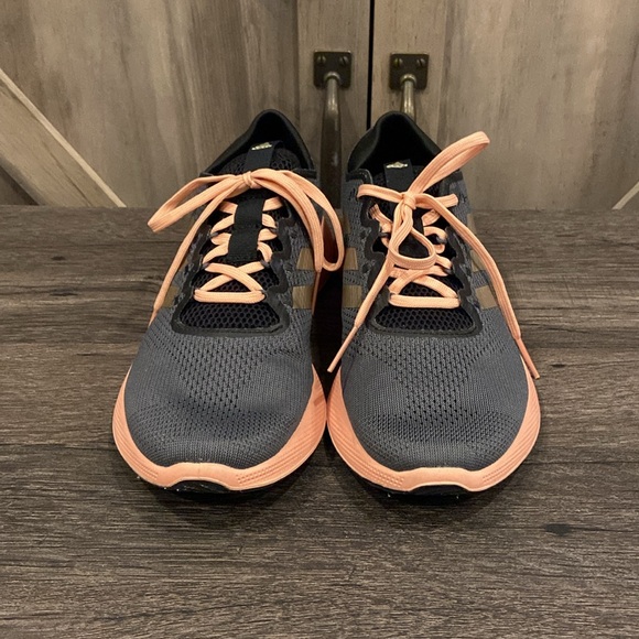 Adidas Women's Gray and Pink Running Shoes 7.5 - Picture 2 of 9